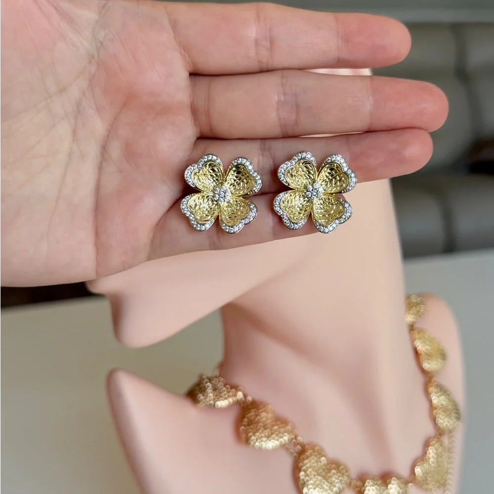 High Quality Gold Four-Leaf Flower Stud Earrings with Zirconia